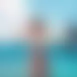 Видео обои Девушка с доской для серфинга